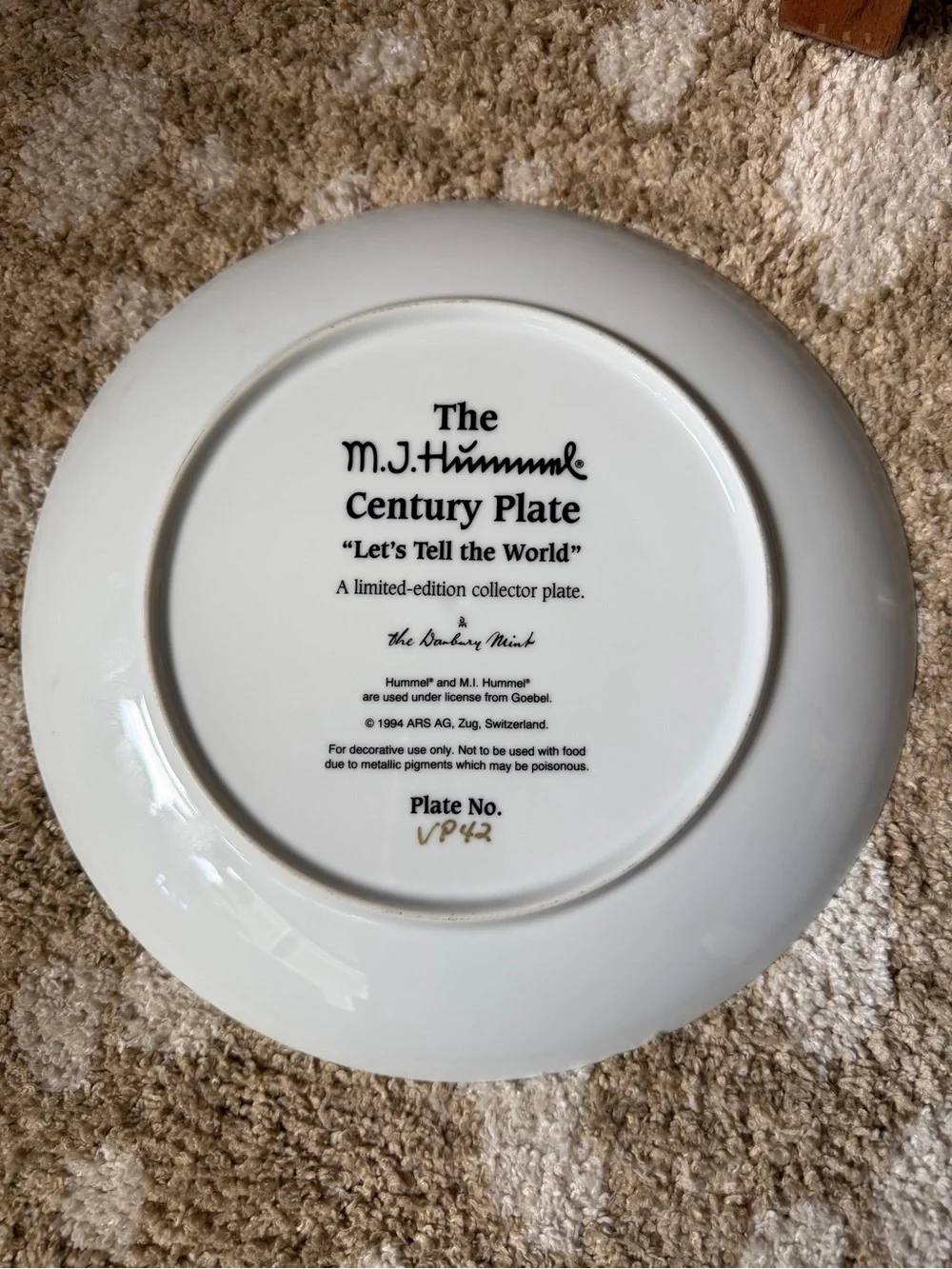 M.J. Hummel Let’s Tell the World Collector Plate w Stand 10.5”